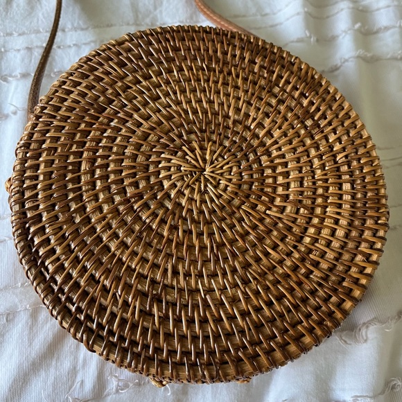 Adorable straw woven purse - Picture 2 of 5